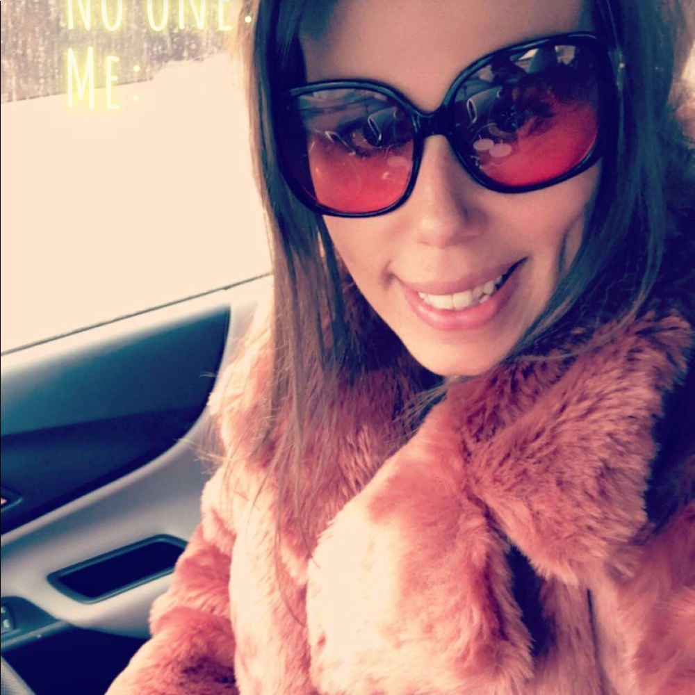 Meet your Posher, Gina